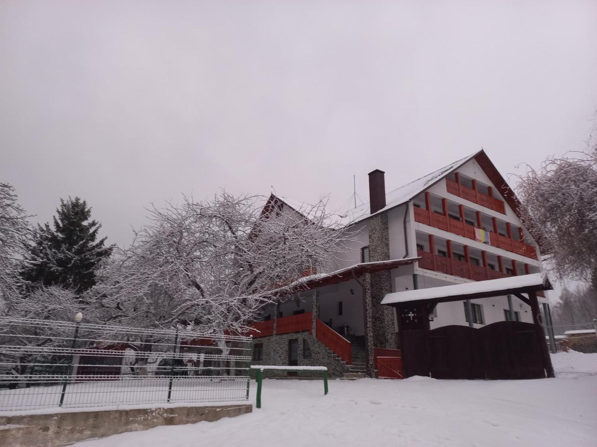 Perla Hotel Colibita Luaran gambar